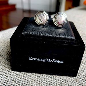Ermenigildo Zegna round cuff links. Silver.